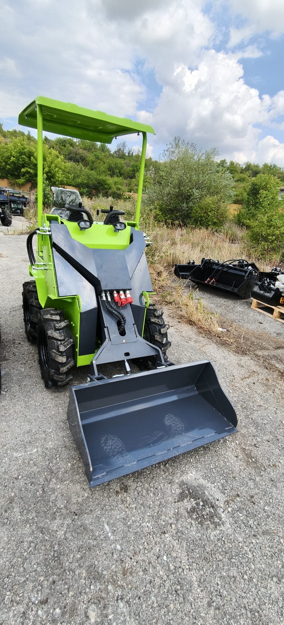 Мини челен товарач -VSN GR300 4х4